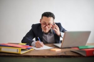 Cold mailing vs cold calling : ROI et performance en 2026