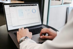 Enrichissement de données prospects B2B en 2026 : méthodes, outils et workflows