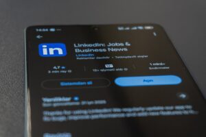 Prospection Multicanale B2B : La Séquence Complète Email + LinkedIn + Téléphone