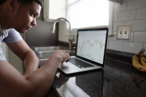 Growth hacker confirmé : ce qui distingue vraiment un profil senior
