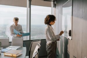 Growth hacking B2B : la méthode pour transformer l&rsquo;expérimentation en pipeline